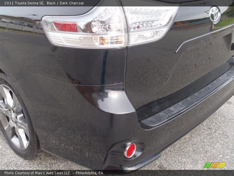 Black / Dark Charcoal 2011 Toyota Sienna SE