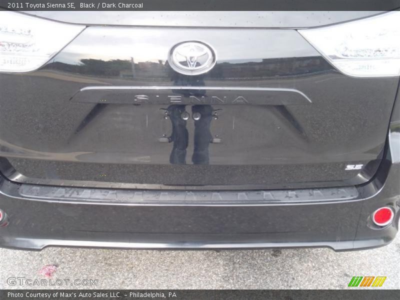 Black / Dark Charcoal 2011 Toyota Sienna SE