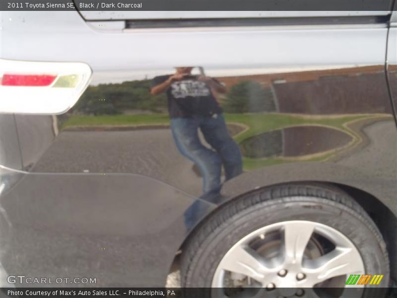 Black / Dark Charcoal 2011 Toyota Sienna SE