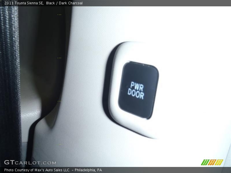 Black / Dark Charcoal 2011 Toyota Sienna SE