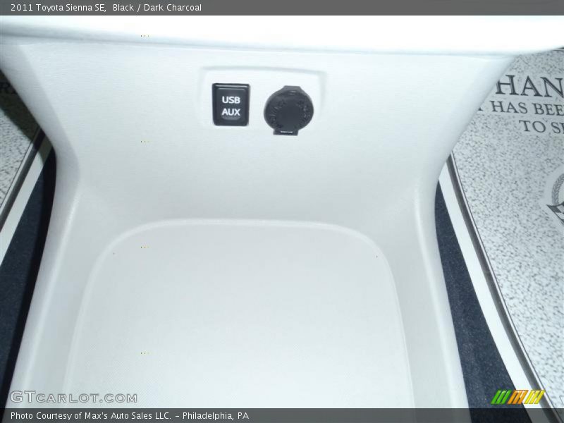 Black / Dark Charcoal 2011 Toyota Sienna SE