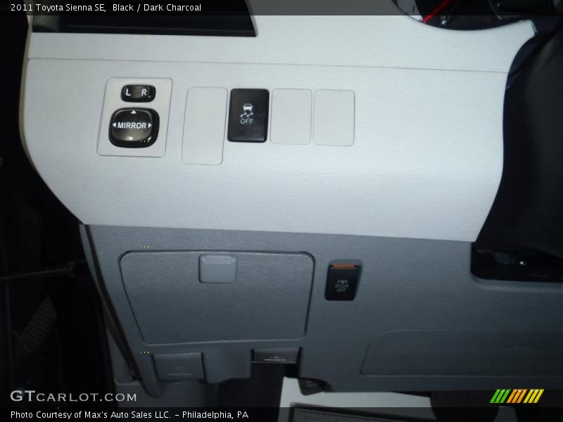 Black / Dark Charcoal 2011 Toyota Sienna SE