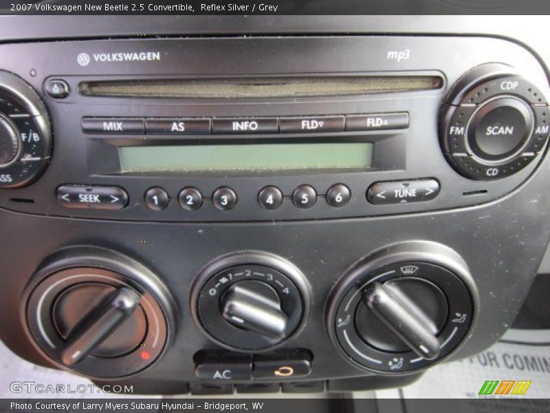 Controls of 2007 New Beetle 2.5 Convertible