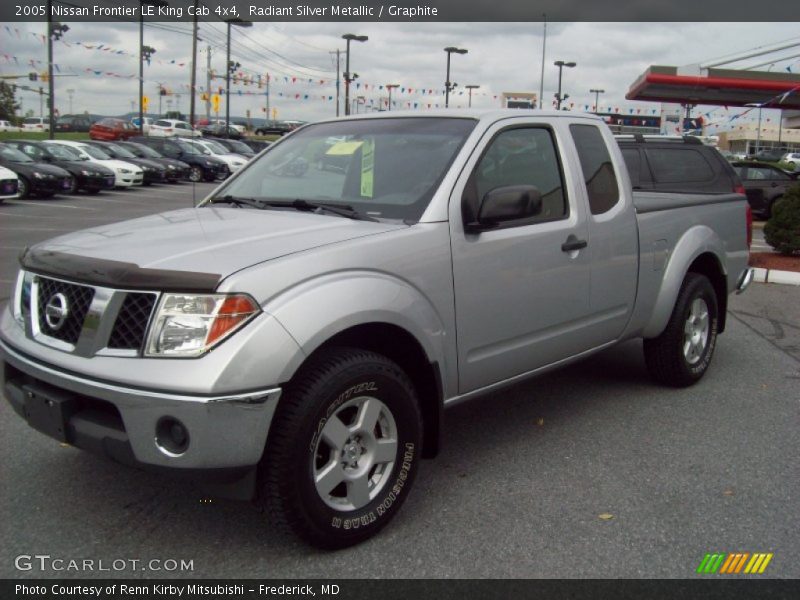 Radiant Silver Metallic / Graphite 2005 Nissan Frontier LE King Cab 4x4