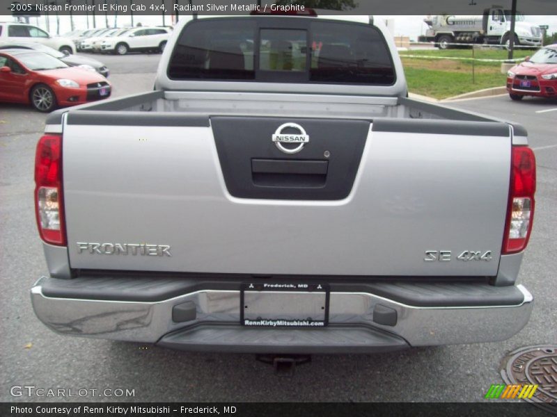Radiant Silver Metallic / Graphite 2005 Nissan Frontier LE King Cab 4x4