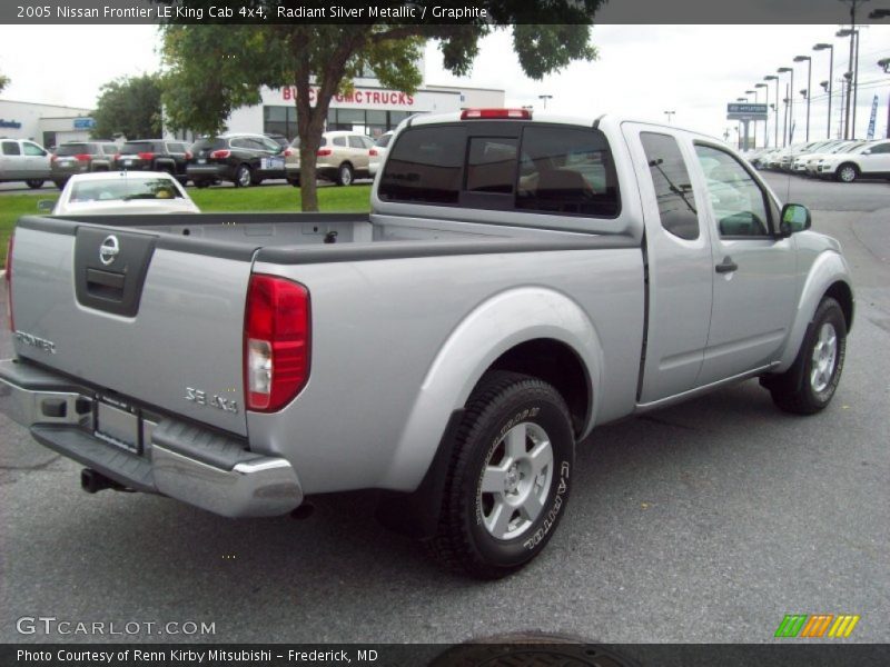 Radiant Silver Metallic / Graphite 2005 Nissan Frontier LE King Cab 4x4