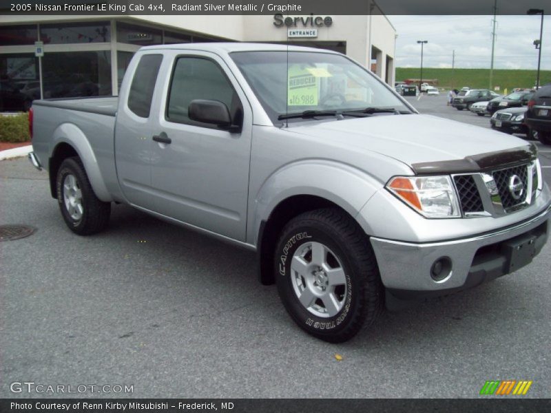 Radiant Silver Metallic / Graphite 2005 Nissan Frontier LE King Cab 4x4