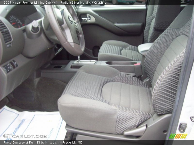Radiant Silver Metallic / Graphite 2005 Nissan Frontier LE King Cab 4x4