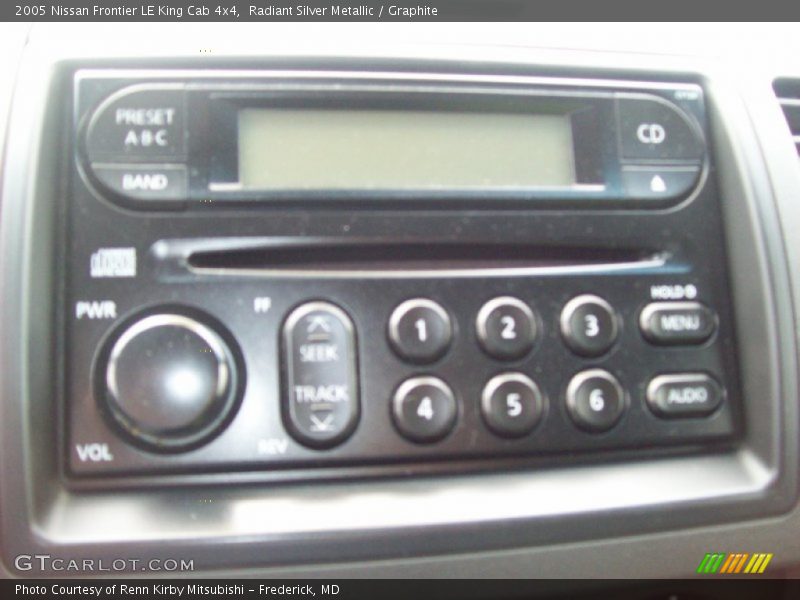 Radiant Silver Metallic / Graphite 2005 Nissan Frontier LE King Cab 4x4