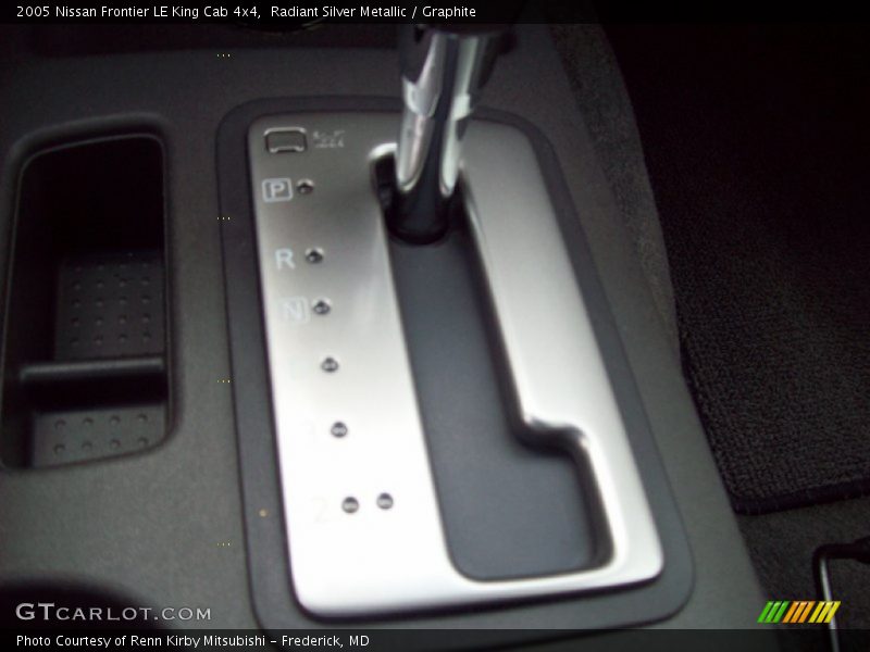 Radiant Silver Metallic / Graphite 2005 Nissan Frontier LE King Cab 4x4