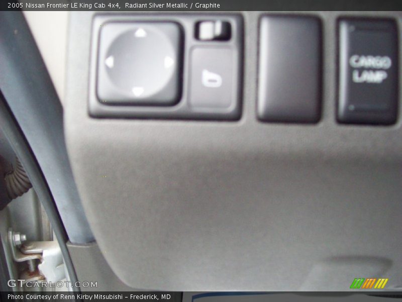 Radiant Silver Metallic / Graphite 2005 Nissan Frontier LE King Cab 4x4