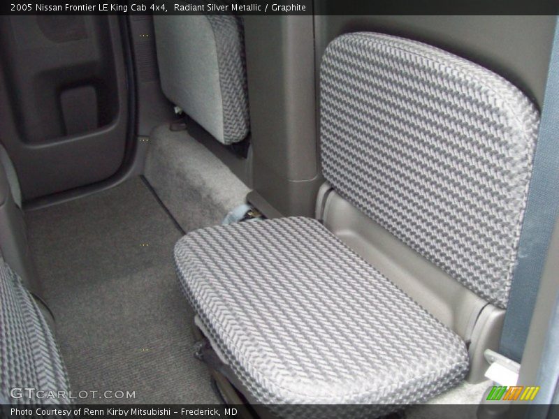 Radiant Silver Metallic / Graphite 2005 Nissan Frontier LE King Cab 4x4