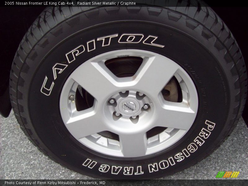 Radiant Silver Metallic / Graphite 2005 Nissan Frontier LE King Cab 4x4