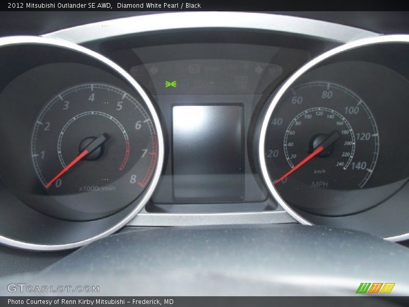 Diamond White Pearl / Black 2012 Mitsubishi Outlander SE AWD
