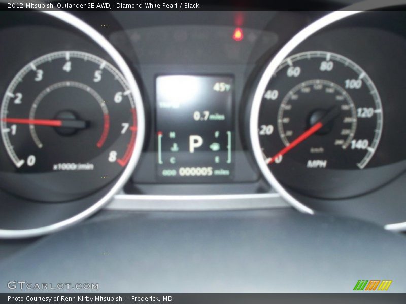 Diamond White Pearl / Black 2012 Mitsubishi Outlander SE AWD
