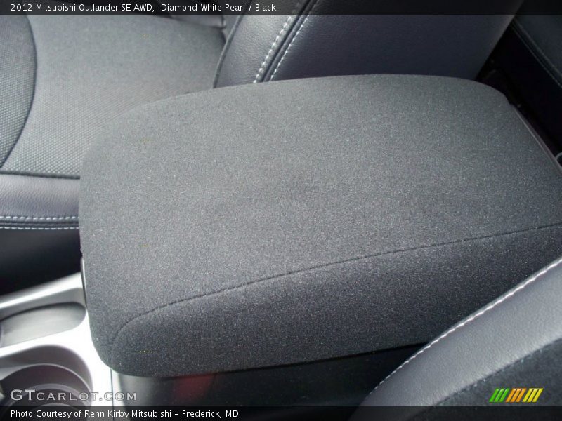 Diamond White Pearl / Black 2012 Mitsubishi Outlander SE AWD
