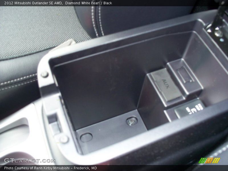 Diamond White Pearl / Black 2012 Mitsubishi Outlander SE AWD