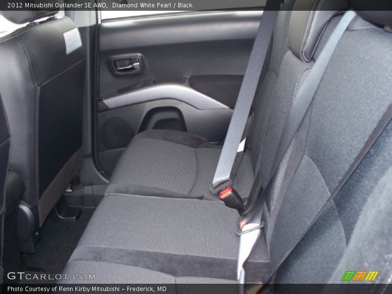Diamond White Pearl / Black 2012 Mitsubishi Outlander SE AWD