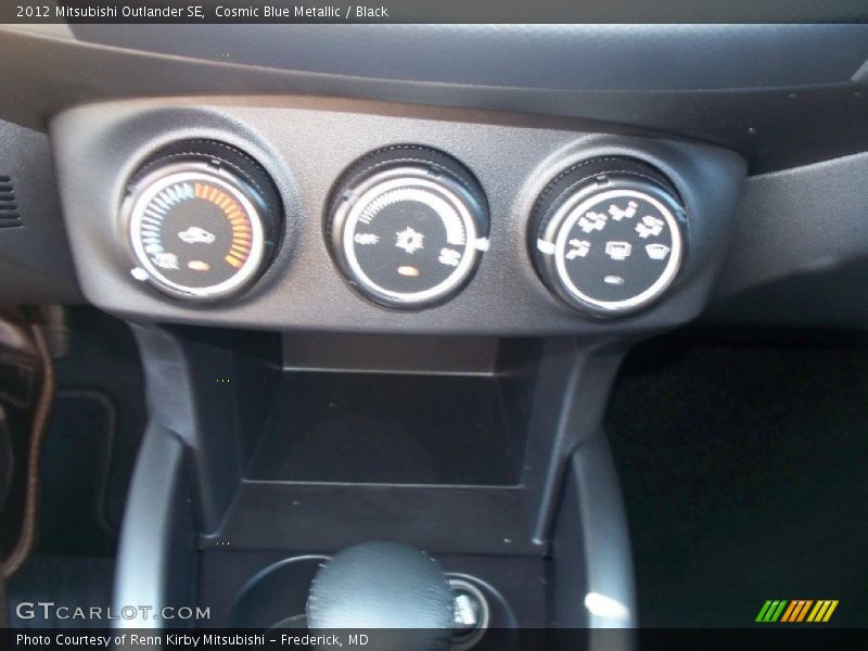 Cosmic Blue Metallic / Black 2012 Mitsubishi Outlander SE