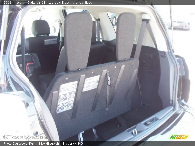 Labrador Black Metallic / Black 2012 Mitsubishi Outlander SE