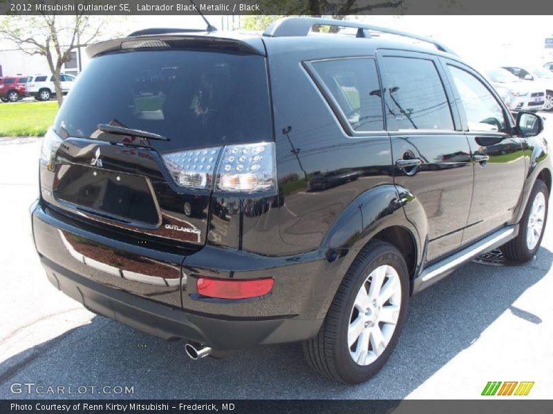 Labrador Black Metallic / Black 2012 Mitsubishi Outlander SE