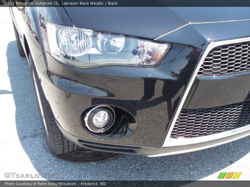 Labrador Black Metallic / Black 2012 Mitsubishi Outlander SE