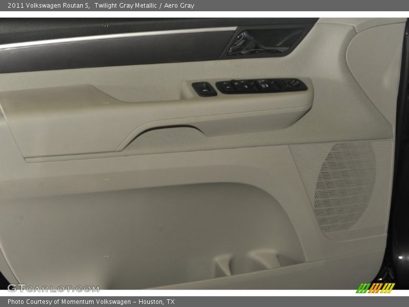 Twilight Gray Metallic / Aero Gray 2011 Volkswagen Routan S