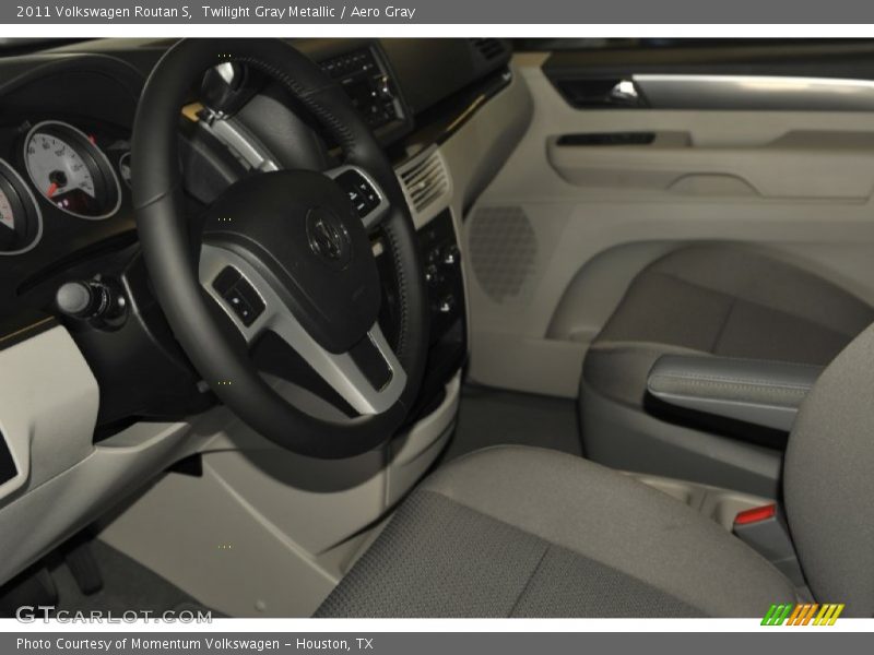 Twilight Gray Metallic / Aero Gray 2011 Volkswagen Routan S