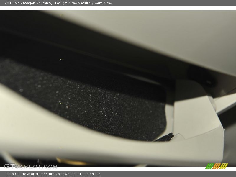 Twilight Gray Metallic / Aero Gray 2011 Volkswagen Routan S