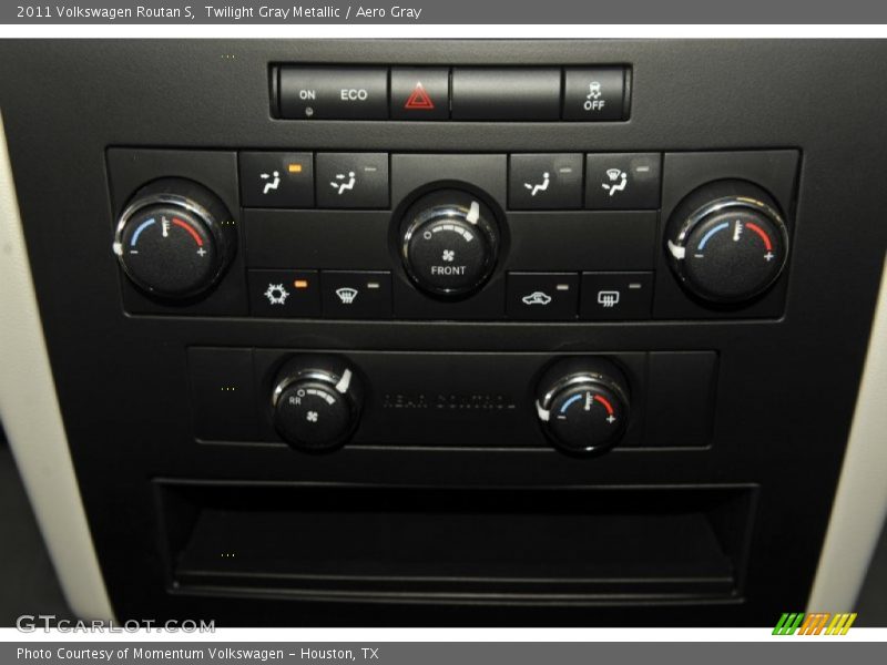 Twilight Gray Metallic / Aero Gray 2011 Volkswagen Routan S