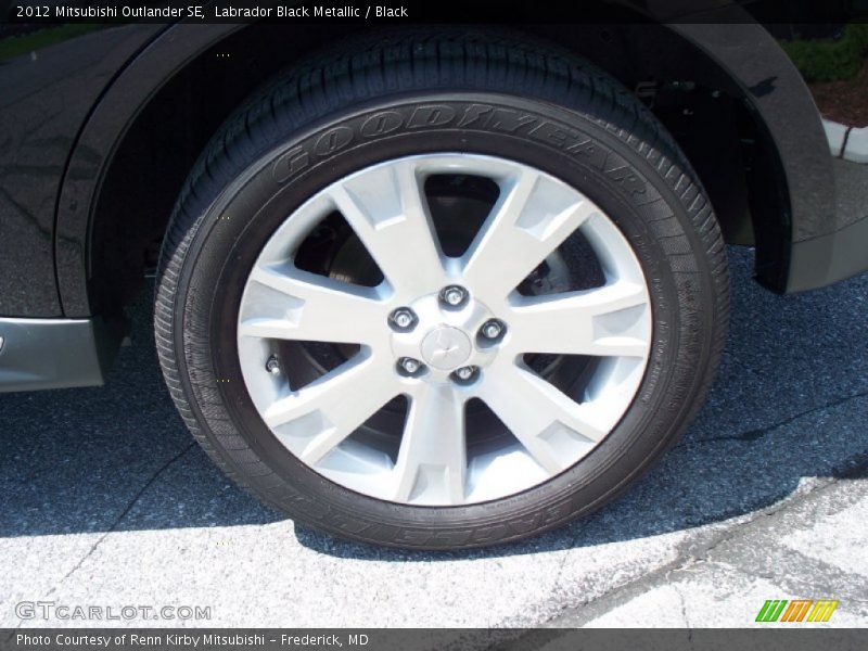 Labrador Black Metallic / Black 2012 Mitsubishi Outlander SE