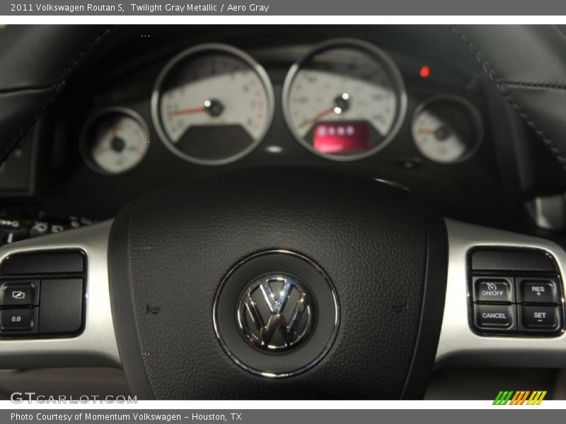 Twilight Gray Metallic / Aero Gray 2011 Volkswagen Routan S