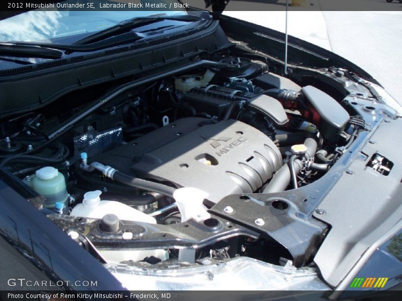 Labrador Black Metallic / Black 2012 Mitsubishi Outlander SE