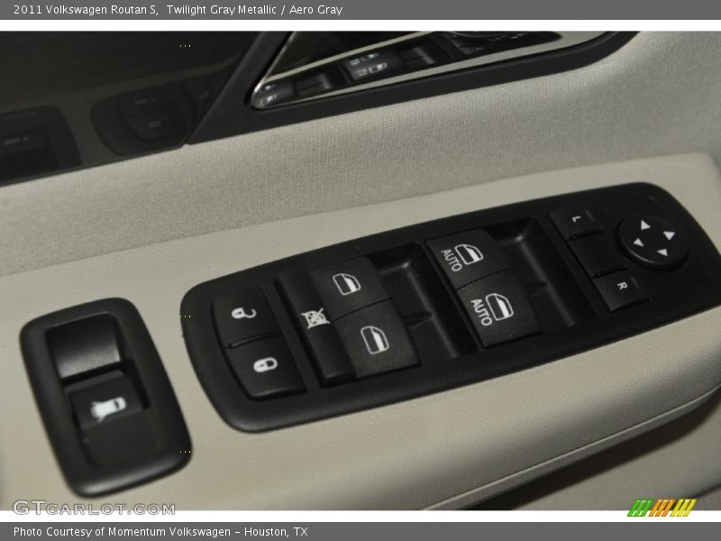 Twilight Gray Metallic / Aero Gray 2011 Volkswagen Routan S