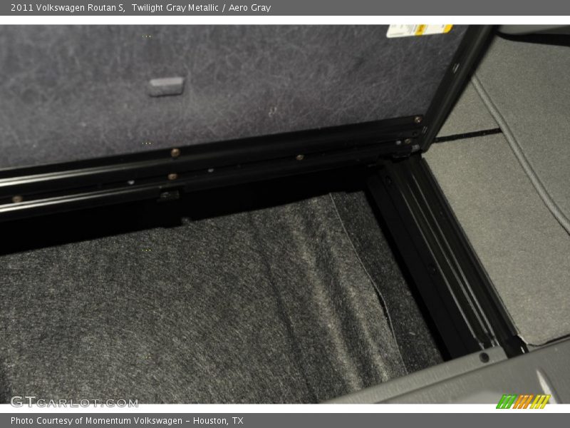 Twilight Gray Metallic / Aero Gray 2011 Volkswagen Routan S