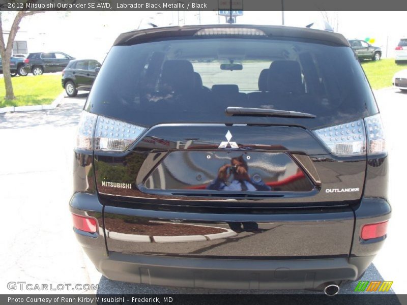 Labrador Black Metallic / Black 2012 Mitsubishi Outlander SE AWD
