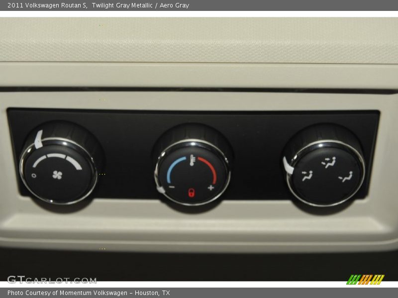 Twilight Gray Metallic / Aero Gray 2011 Volkswagen Routan S