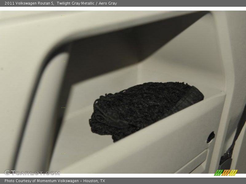 Twilight Gray Metallic / Aero Gray 2011 Volkswagen Routan S