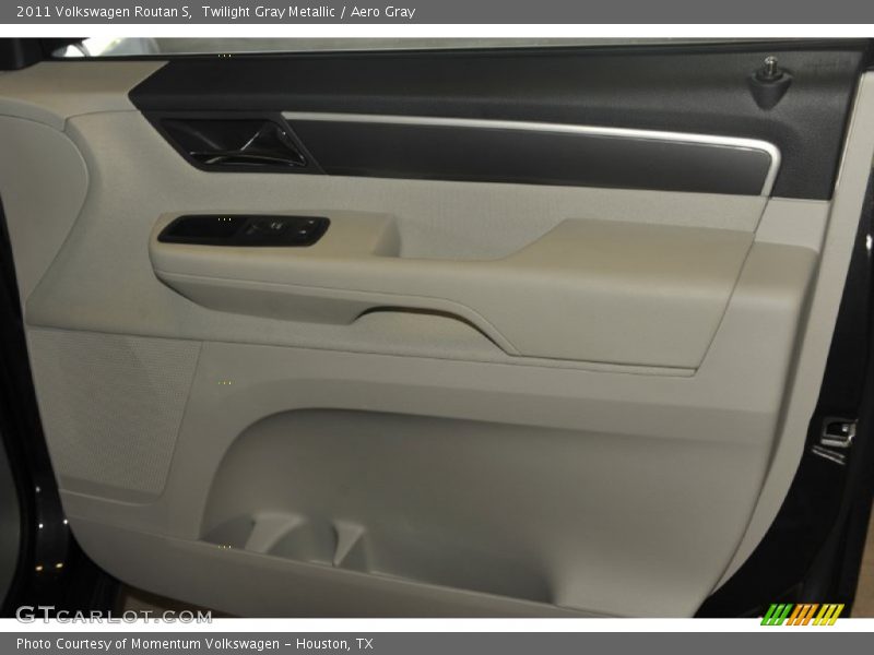 Twilight Gray Metallic / Aero Gray 2011 Volkswagen Routan S