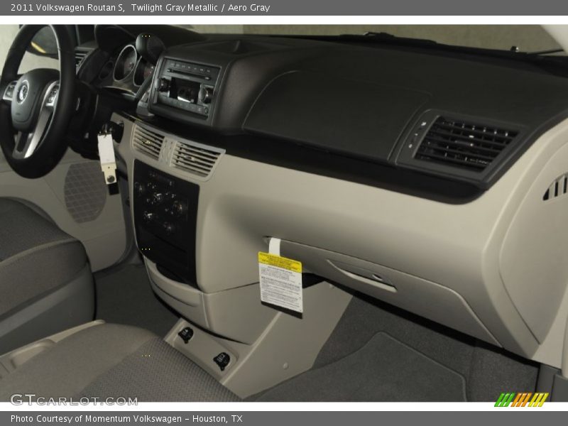 Twilight Gray Metallic / Aero Gray 2011 Volkswagen Routan S