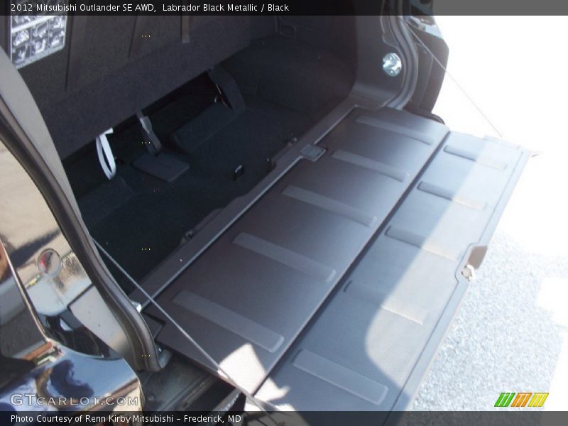 Labrador Black Metallic / Black 2012 Mitsubishi Outlander SE AWD