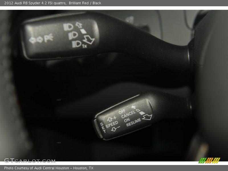 Controls of 2012 R8 Spyder 4.2 FSI quattro