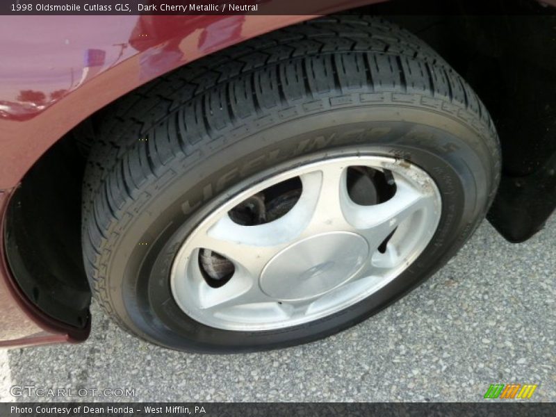 Dark Cherry Metallic / Neutral 1998 Oldsmobile Cutlass GLS