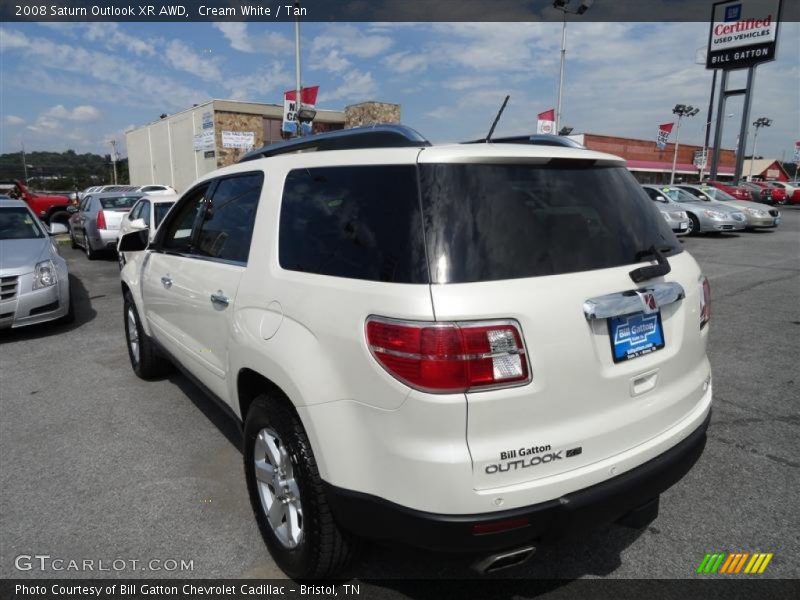 Cream White / Tan 2008 Saturn Outlook XR AWD
