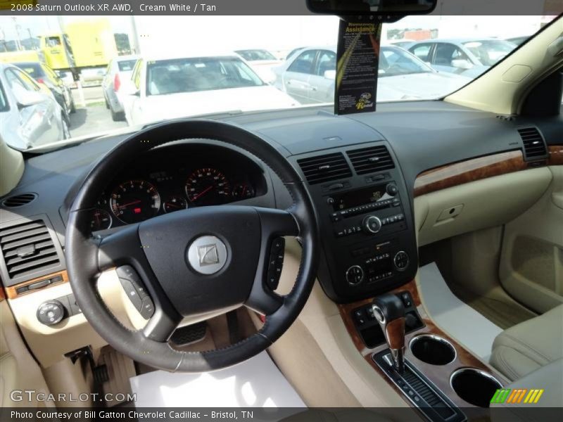 Cream White / Tan 2008 Saturn Outlook XR AWD