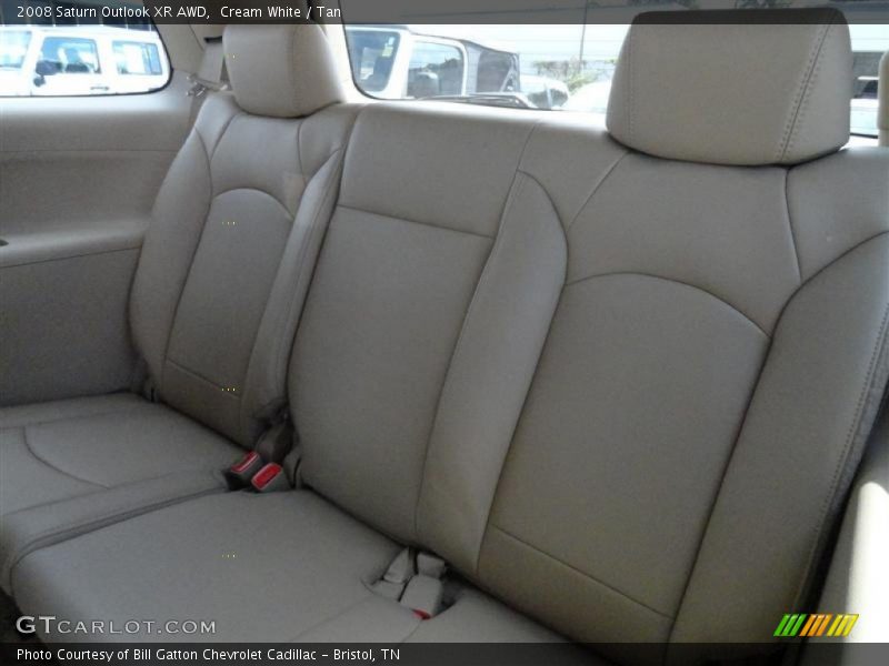 Cream White / Tan 2008 Saturn Outlook XR AWD