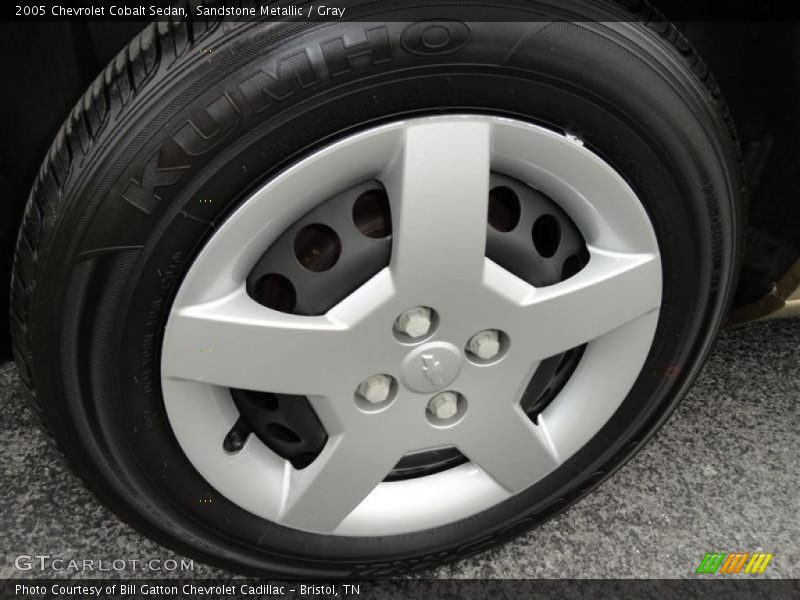 Sandstone Metallic / Gray 2005 Chevrolet Cobalt Sedan