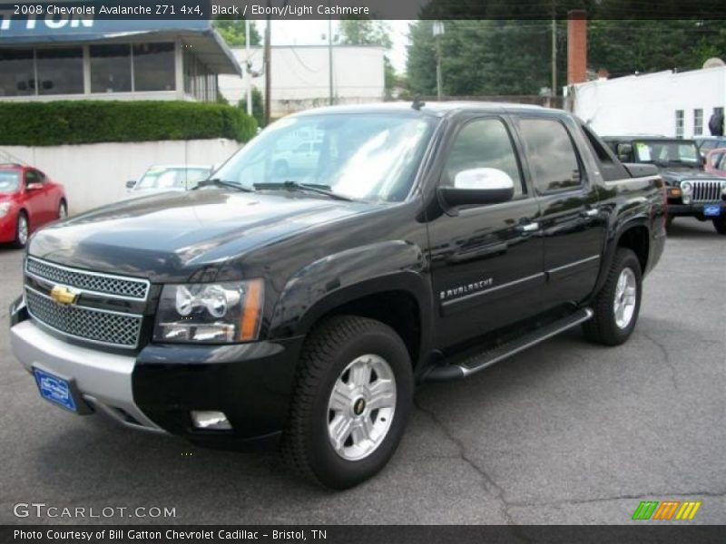 Front 3/4 View of 2008 Avalanche Z71 4x4