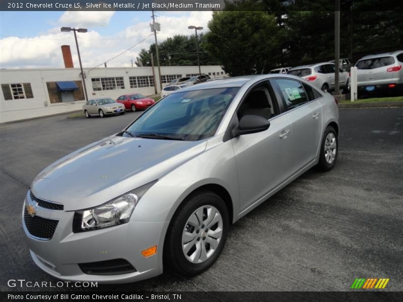 Front 3/4 View of 2012 Cruze LS