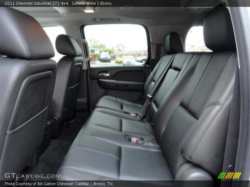 Summit White / Ebony 2011 Chevrolet Suburban Z71 4x4